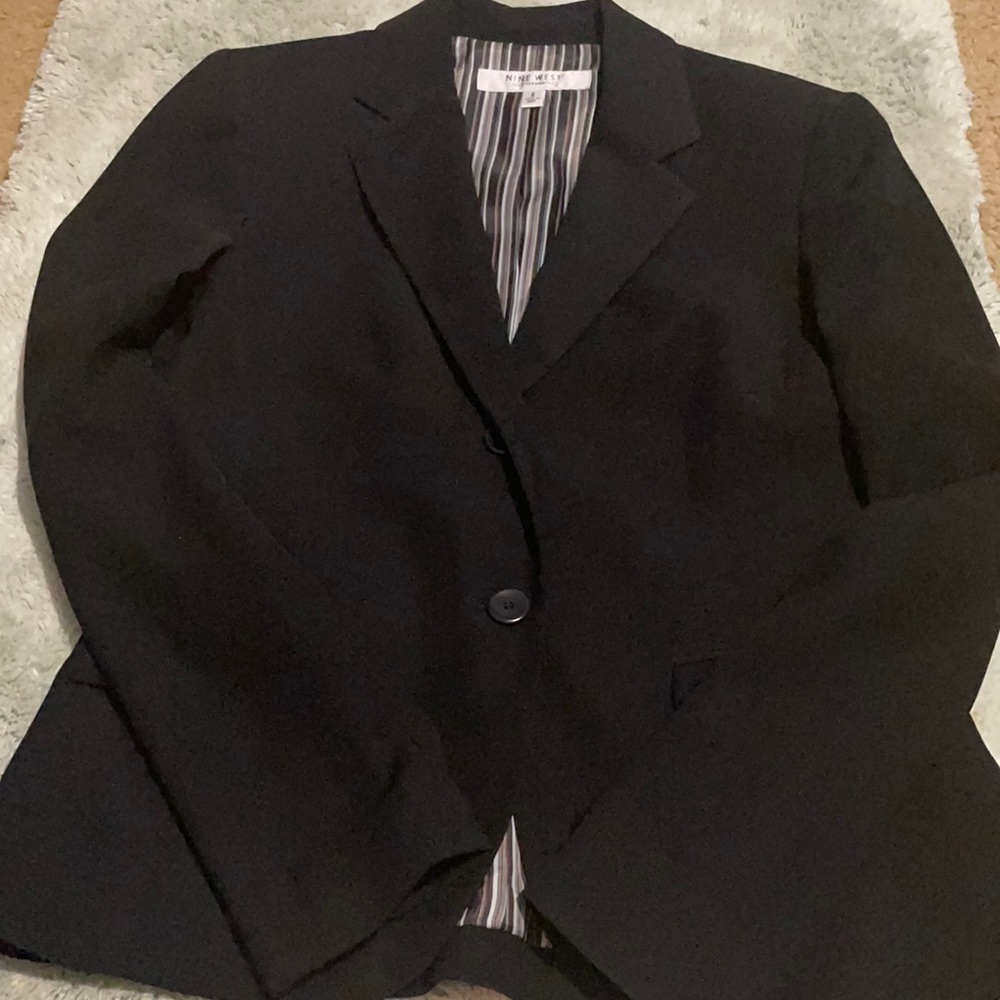Pretty black blazer just used once so it is like new.